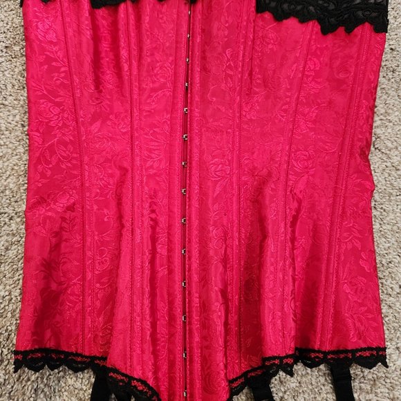 Corset - Picture 2 of 9